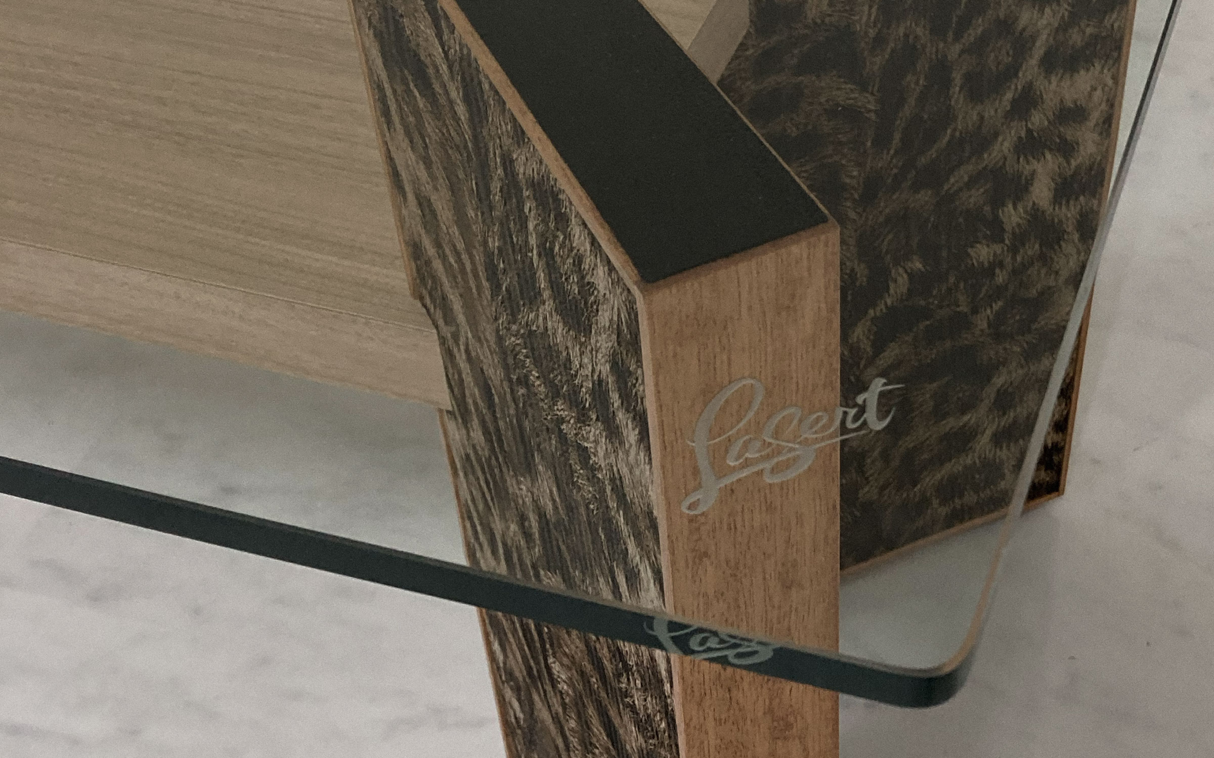 レーザート 家具